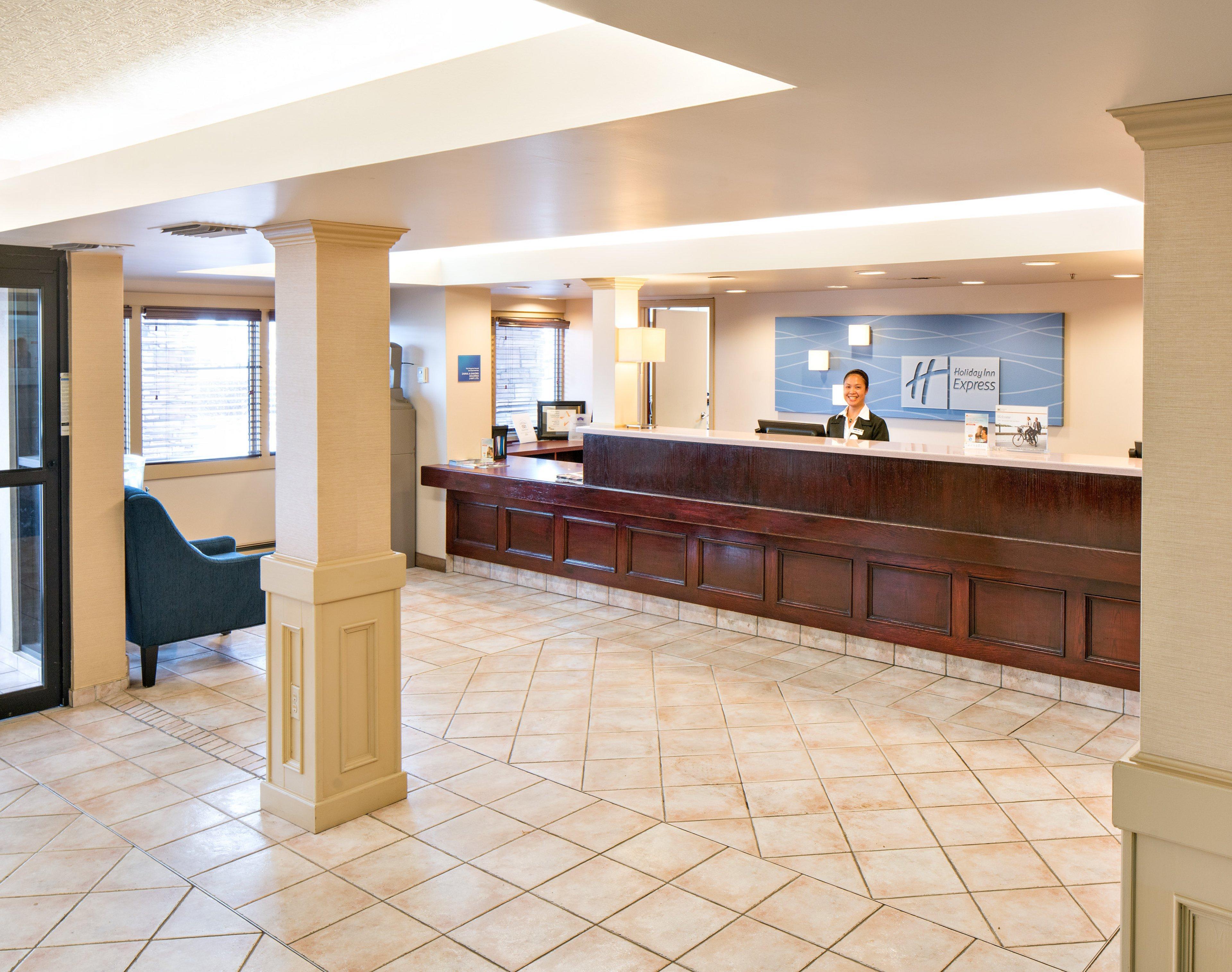 Holiday Inn Express Red Deer By Ihg Exterior photo