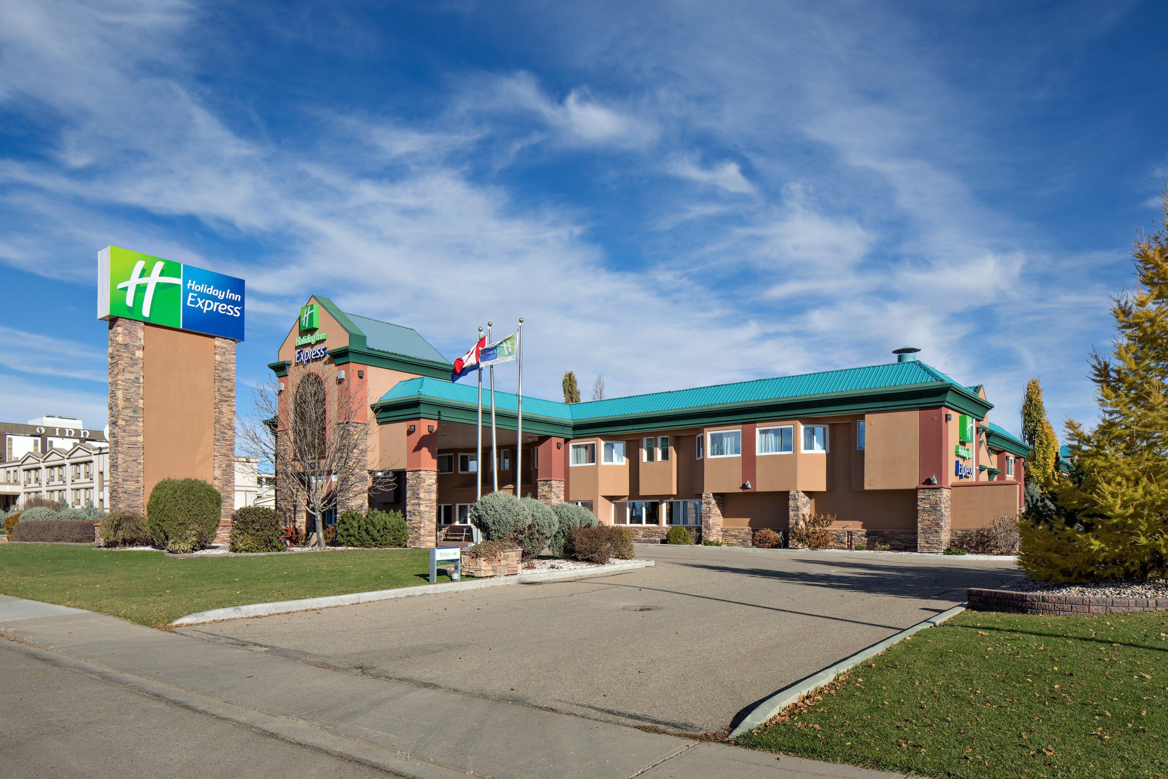 Holiday Inn Express Red Deer By Ihg Exterior photo